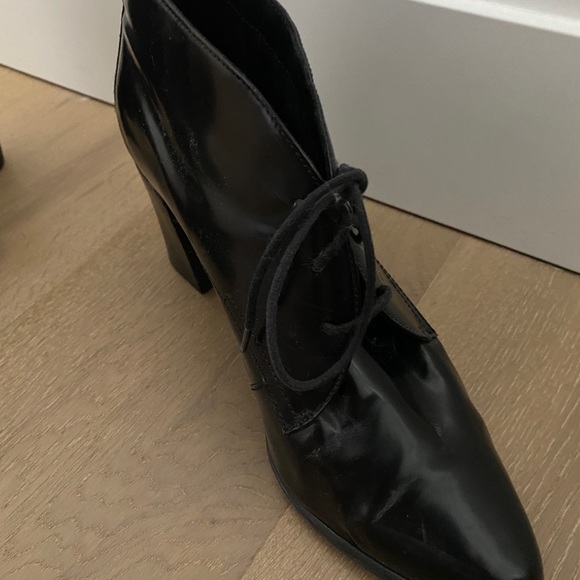 Clarks patent leather heeled boots - Picture 3 of 8